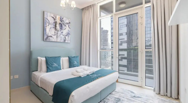 Апартаменты с 3 комнатами с балконом и с видом на город Heaven Crest Vacation Homes Downtown - Studio, 1, & 3 Bedroom Suites 2 minute walk to Dubai Mall and Burj Khalifa