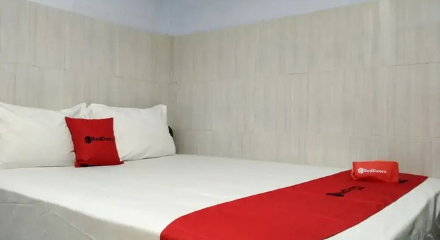 Hotel Surabaya Sumenep by RedDoorz
