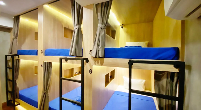 Кровать в общем номере Patong Poshtel