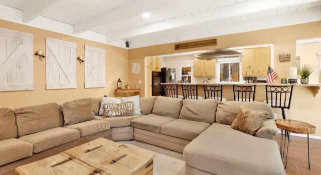 Cozy up to Summit-1651 by Big Bear Vacations, Varaa Hotelli Big Bear Lake USA