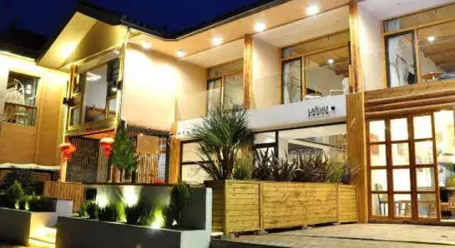 Liangzhu Meisu Hostel, Prenota Ostello Hotel a Lijiang con parcheggio, Parcheggio