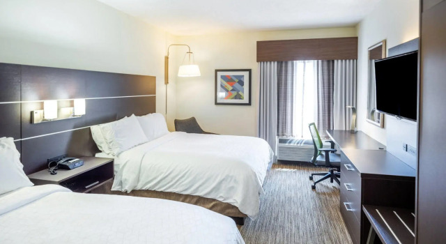 Четырёхместный номер Standard Holiday Inn Express Hotel & Suites Fort Payne by IHG