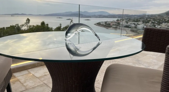 Апартаменты с балконом Luxurious 2-bed Seaside Apartment in Saronida