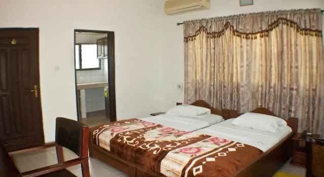 Modak Royal Hotel, Book Hotel Hoteller i Eastern region med pool, Swimmingpool