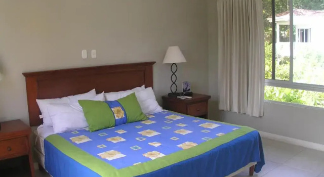 Апартаменты The Hideaway Hotel