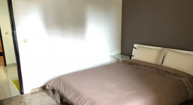 Résidence D Y T3, Boek Appartement Hotels in Abidjan met parkeren, Parkeren
