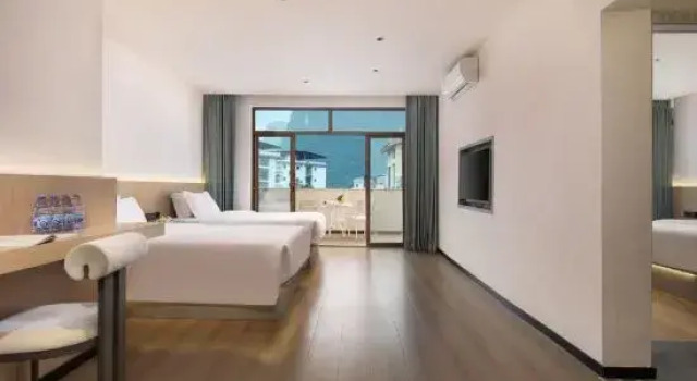 Люкс Luxury Panlong Lishore Resort (Yangshuo West Street Liriver)