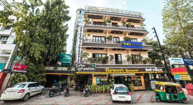 Номер Deluxe Fabhotel Santoor - Geeta Bhawan Square