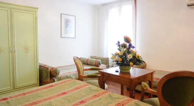 Четырёхместный номер Hotel San Zulian