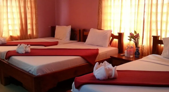 Трёхместный номер Superior с балконом и с видом на город Ta Som Guesthouse & Tour Services