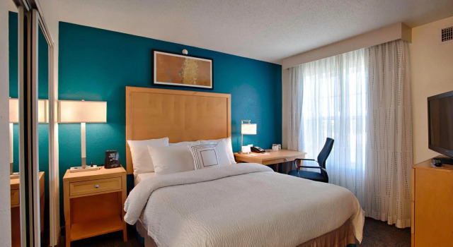 Двухместный люкс с 2 комнатами Residence Inn Neptune at Gateway Center