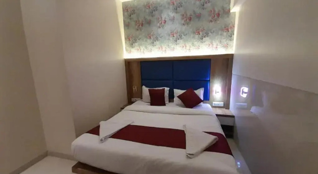 Hotel Shubharambh Lodging & Boarding By WB Inn, Prenota Hotel Dive Maharashtra