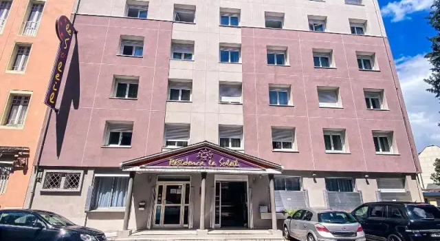 Résidence du Soleil, Забронировать Отель Отели Лурд с парковкой, рядом с Приходская церковь Сакре-Кёр, Парковка