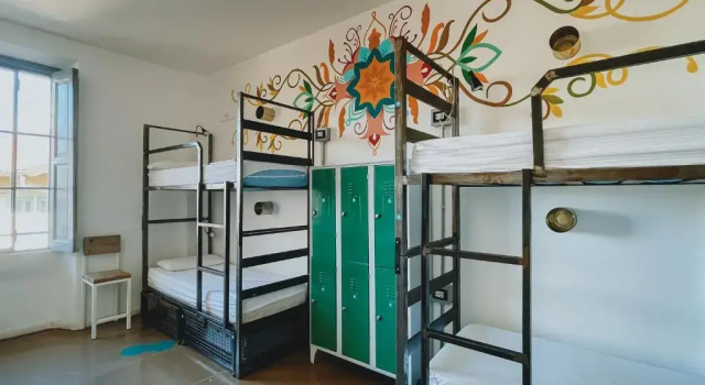 Кровать в общем номере Madama Hostel & Bistrot