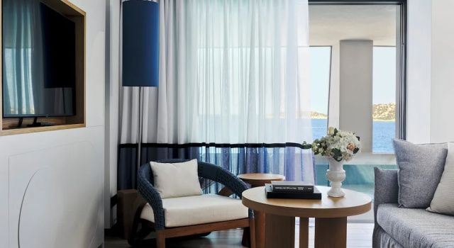 Двухместный полулюкс с бассейном с видом на море InterContinental Crete by IHG