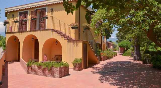 La Terra Del Mezzo, Book Farm Stay Hotels in Sicily with Parking, Parking