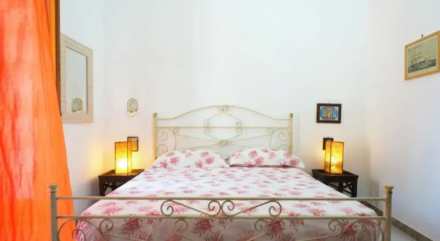 Holiday Home in Sicily With Sea Views, Забронировать Дом для отпуска Коттеджи Санта-Марина-Салиной, Коттедж