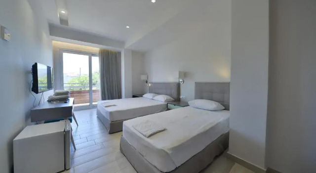 Трёхместный номер Standard с балконом Hotel Kakanakos