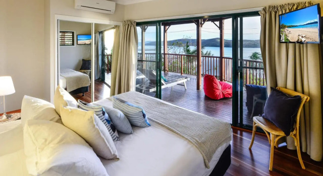 NEWLY BEAUTFULLY RENOVATED 16 The Casuarina - 3 Bedroom House With 180 Degree Ocean Views