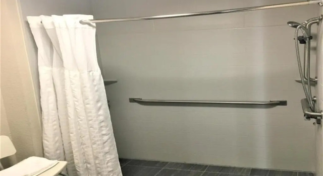 Люкс Comfort Suites Nashville Airport - BNA