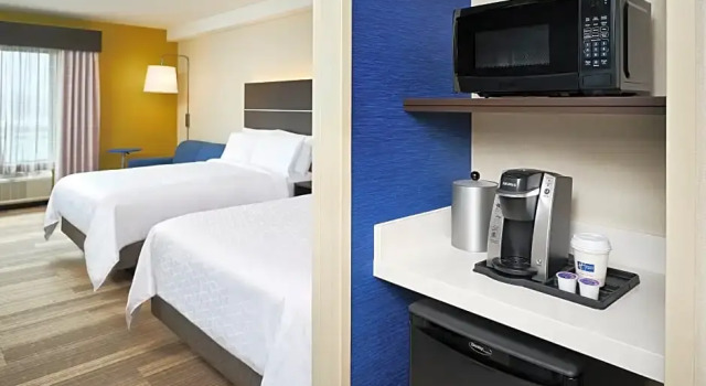 Четырёхместный люкс Holiday Inn Express & Suites Windsor East - Lakeshore by IHG