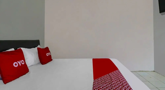 OYO 90809 Homestay Black Pink Merah Jambu Syariah