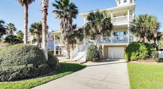 Коттедж Tybee Island Gem: Spacious Home w/ Private Pool