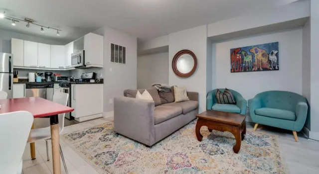Charming 2BD in Hip Neighborhood - 3 Blks to Metro, Забронировать Отель Northwest Вашингтон, рядом с Говардский университет