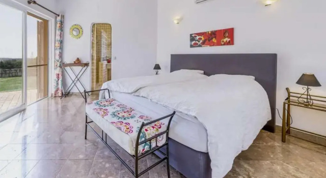 Stunning Carvoeiro Villa Casa Relva Branca 3 Bedrooms Tennis Court Distant Sea Views, Boek Villa Carvoeiro Albufeira