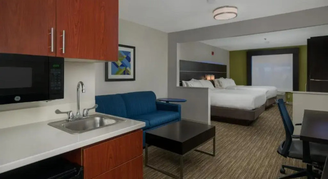 Номер Executive Holiday Inn Express Lawrence by IHG