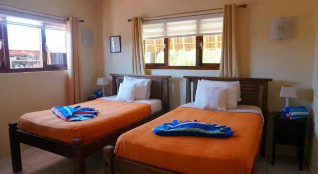 Бунгало Cariñas Studio Apartments