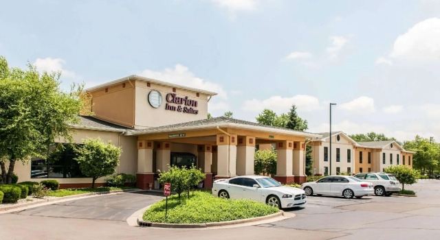 Полулюкс Clarion Inn & Suites Indianapolis Northwest