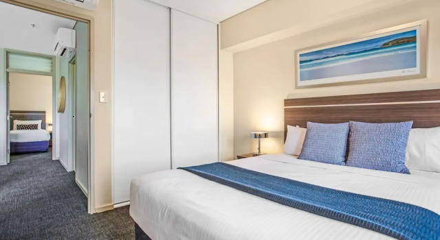 Четырёхместный номер Standard с 2 комнатами с балконом Hume Serviced Apartments