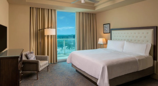 Люкс Presidential с 2 комнатами с балконом и с видом на город The Westin Houston, Memorial City