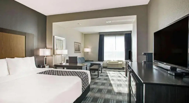 Люкс La Quinta by Wyndham Victoria - South