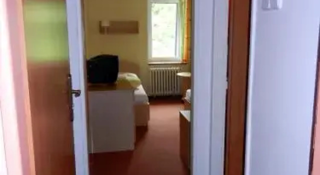 Horský hotel Jelínek, Rezerwuj Hotel Hotele w Jizera Mountains z parkingiem, Parking
