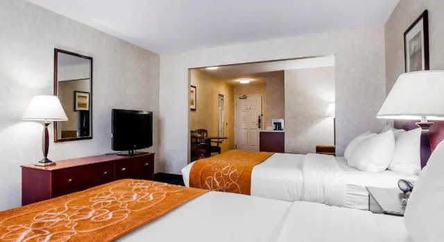Четырёхместный номер Standard Comfort Suites Independence - Kansas City