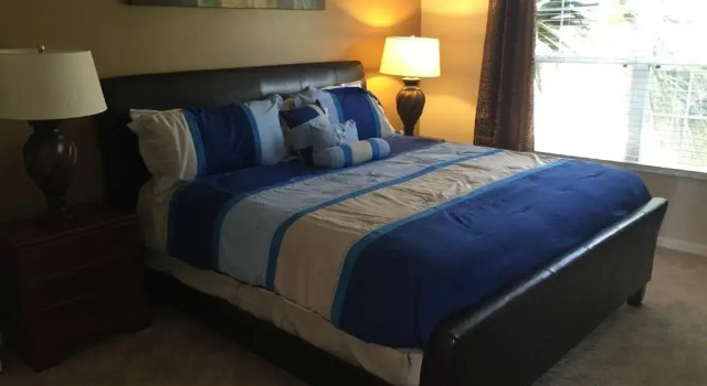 Кровать в общем номере с 6 комнатами Orlando Vacation Rental Homes