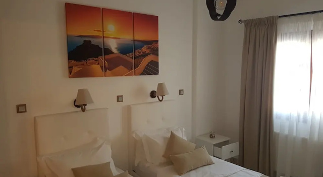 Апартаменты Deluxe с 2 комнатами с балконом и с видом на горы Santorini Family Apartments