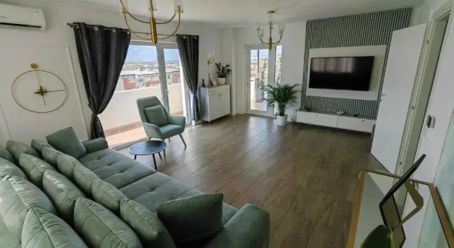 Luxury apartment Private parking self check-in51, Varaa Huoneisto Hotellit Dolj aamiaisella, Aamiainen