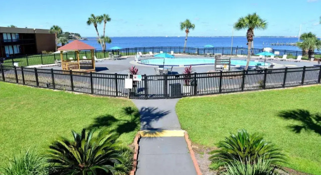 Номер Standard Quality Inn & Suites Gulf Breeze Bayside near Pensacola Beach
