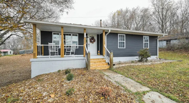 Коттедж Vine Grove Home w/ Deck, 4 Mi to Saunders Springs!