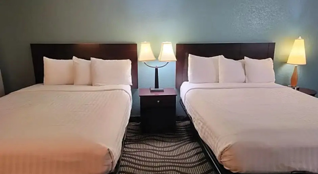 Люкс Baymont Inn & Suites by Wyndham Lincoln NE
