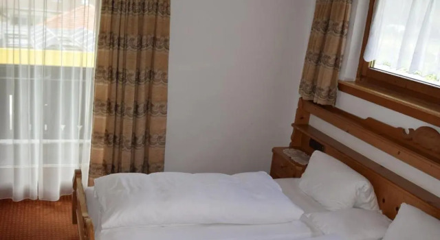Bergsteiger-Zimmer Pension Obermair, Забронировать Отель Отели Майрхофен с бассейном, рядом с Горнолыжный подъемник Ахорн, Бассейн