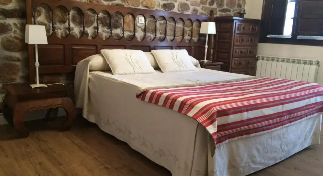 Четырёхместный номер Standard с балконом Posada Real La Montañesa
