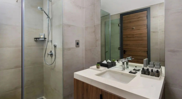 Camera Standard Charthouse Bahrain