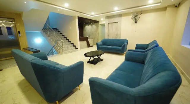 Hotel Ishta, Забронировать Отель Тирупати штат Андхра-Прадеш, рядом с Центральный автобусный вокзал APSRTC