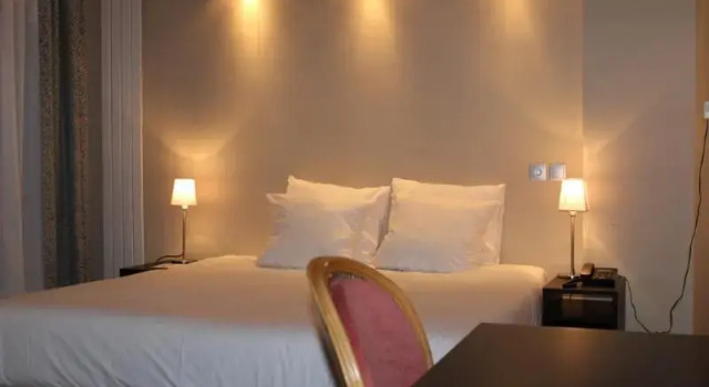 Двухместный номер Standard Hotel de France 18