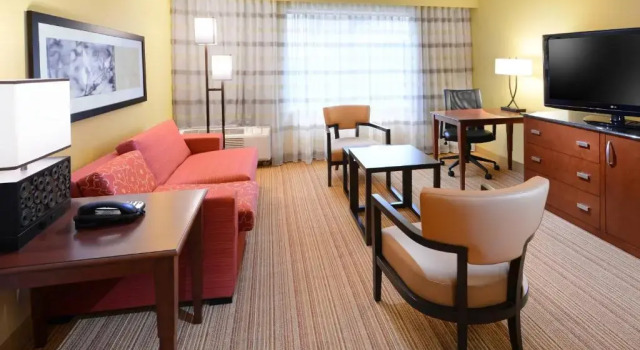Двухместный люкс c 1 комнатой Courtyard by Marriott Dallas Plano in Legacy Park
