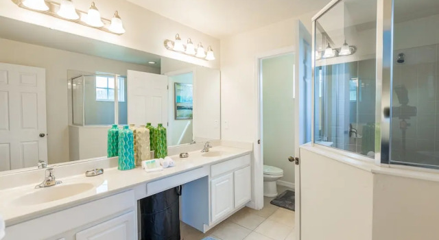 Fantastic Townhome With Pvt Pool and Lake View Near Disney by Redawning